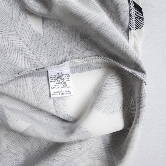 Lulu’s • Going, Going Palm Dress - Picture 6 of 8